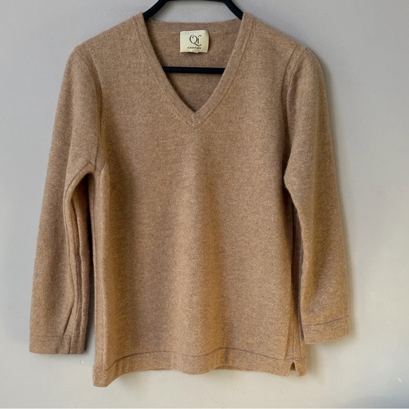 Qi Cashmere V-neck Side Split Sweater - Picture 4 of 9
